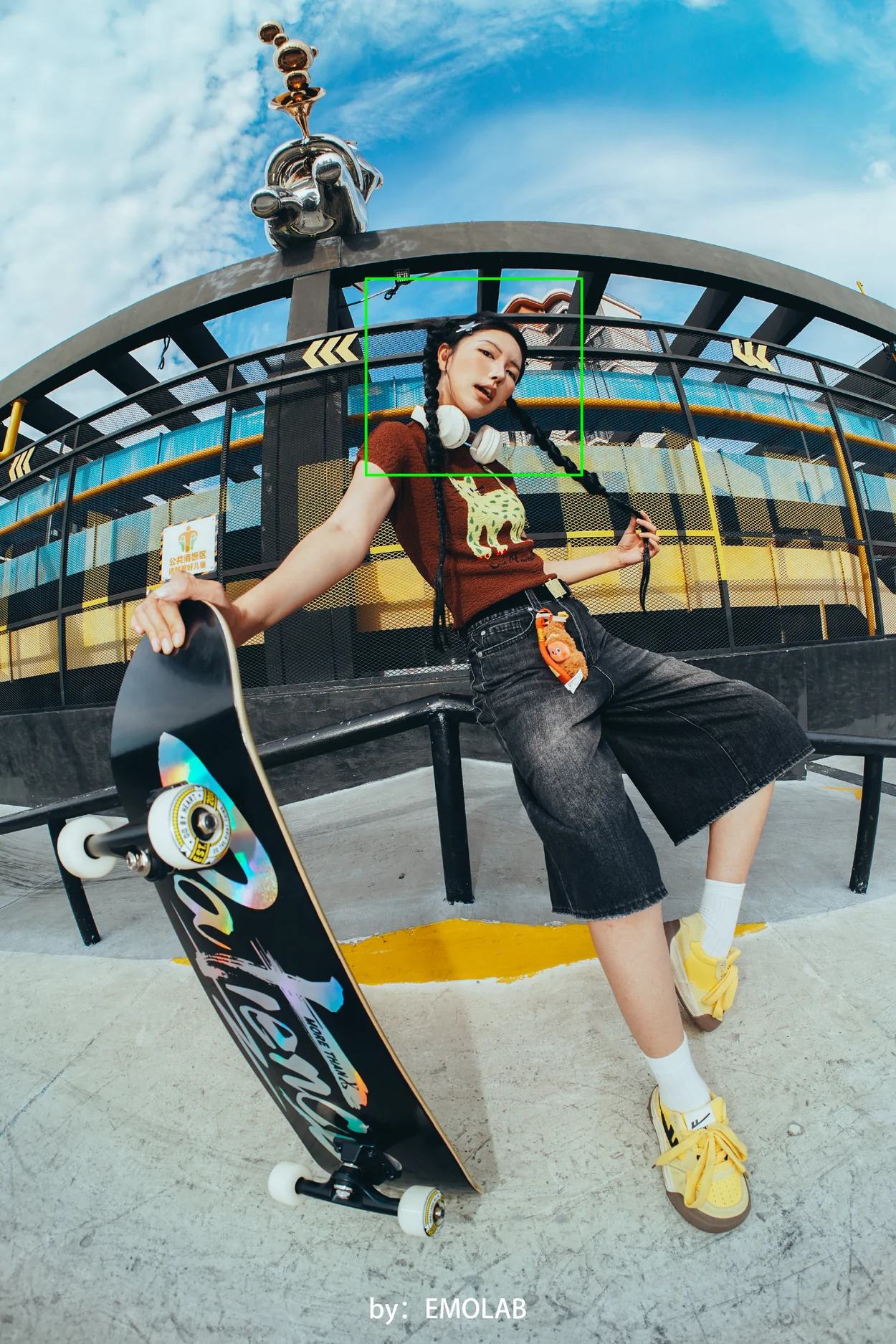 Fisheye fotografie skateboardistky